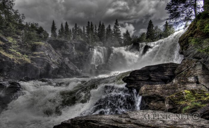 IMG_1477_8_9_tonemapped_lo_dxo