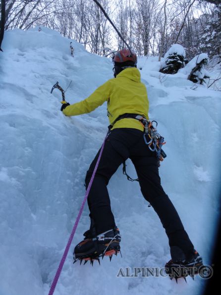 Lindenbrunner Wasserfall / DSC01911 - Bei sehr schönem und furchtbar kaltem Wetter testen wir unsere neu erlernten Eiskletterfähgkeiten
