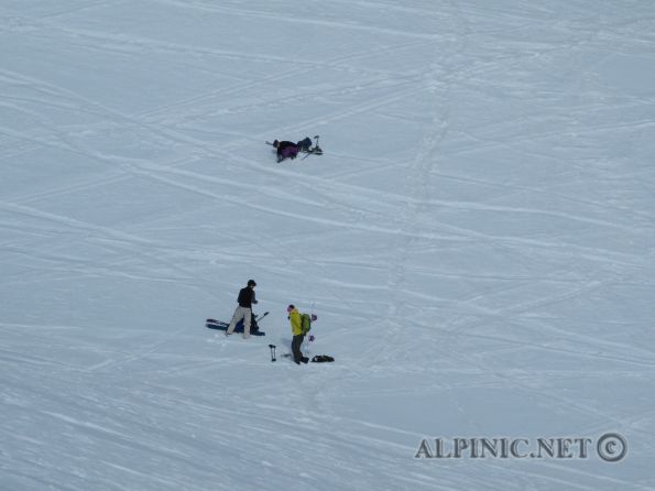 Hinterer Daunkopf / Stubaital / Tirol / IMG_1879 - Sehr nette aber etwas geschummelte Tour auf den Hinteren Daunkopf 3225m im Stubaital. Mit der Stubaier Gletscherbahn zum Gamsgarten und von dort zackige 660Hm kurz über die Pisten steil bergauf über den direkten Zustieg zum Gipfel. Dafür winken rund 2000Hm Abfahrt ... jaaa so hält man es in Tirol ;-).