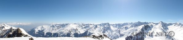 Lampsenspitz / Praxmar / Tirol / DSC01994 - Auf Besuch bei unserem lieben Freund in Innsbruck und was macht man dort im Winter natürlich Skitouren. Eine ganz tolle Eingehtour mit recht sicheren Verhältnissen mit knappen 1200Hm auf den 2875m hohen Lampsenspitz von Praxmar ausgehend. Wider befürchten war es unglaublich warm und damit war der Aufstieg gleich nocheinmal so anstrengend als Belohnung gabs eine perfekte Abfahrt über ungespurte Firnhänge vom Feinsten.