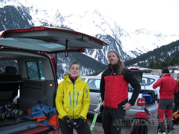 Lampsenspitz / Praxmar / Tirol / IMG_1816 - Auf Besuch bei unserem lieben Freund in Innsbruck und was macht man dort im Winter natürlich Skitouren. Eine ganz tolle Eingehtour mit recht sicheren Verhältnissen mit knappen 1200Hm auf den 2875m hohen Lampsenspitz von Praxmar ausgehend. Wider befürchten war es unglaublich warm und damit war der Aufstieg gleich nocheinmal so anstrengend als Belohnung gabs eine perfekte Abfahrt über ungespurte Firnhänge vom Feinsten.