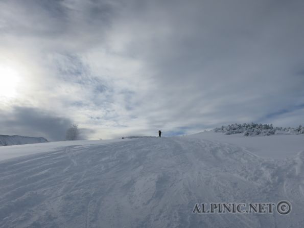 Wildalmleiten "Wilde" 1917m / Vorderstoder / OÖ / IMG_1208 - Der massive Schneefall und hohe Lawinenwarstufe führt uns nach Vorderstoder und Umgebung. Die "Wilde" bietet hier eine längere Skitour unter relatve lawinensicheren Bedingungnen und bei guter Sicht eine grandiose Aussicht auf das Tote Gebirge. Leider ist die Tour skiabfahrtstechnisch leider etwas dürftig und benötigt eindeutig mehr Schnee als wir zu Verfügung hatten um brauchbar befahren zu werden. Aber wenn das Wetter passt sollte man die Tour einmal besuchen.